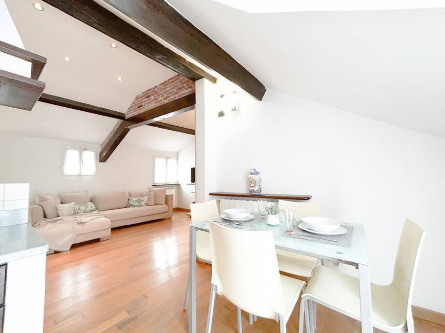 Elegante Mansarda 300Mt Dal Mare - Centro - Wifi Apartment Savona Exterior foto