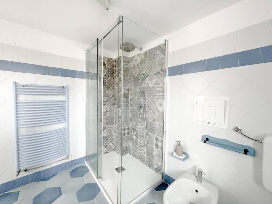 Elegante Mansarda 300Mt Dal Mare - Centro - Wifi Apartment Savona Exterior foto