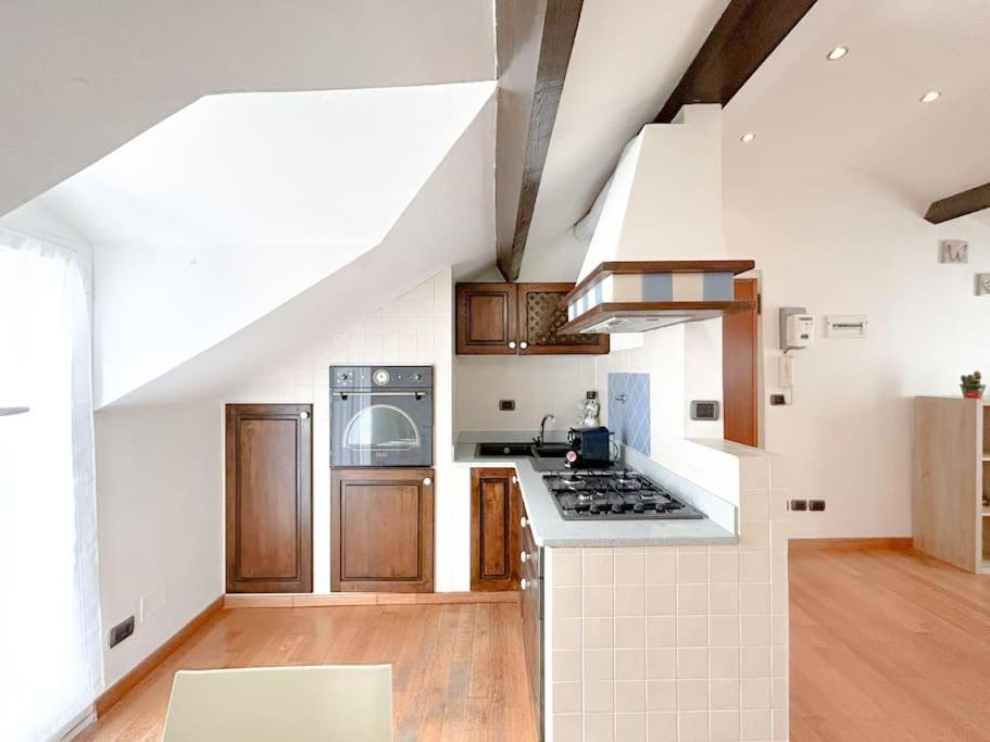 Elegante Mansarda 300Mt Dal Mare - Centro - Wifi Apartment Savona Exterior foto