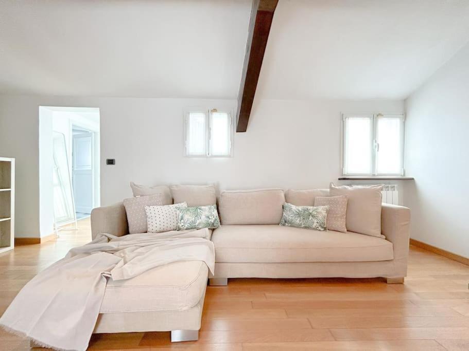 Elegante Mansarda 300Mt Dal Mare - Centro - Wifi Apartment Savona Exterior foto