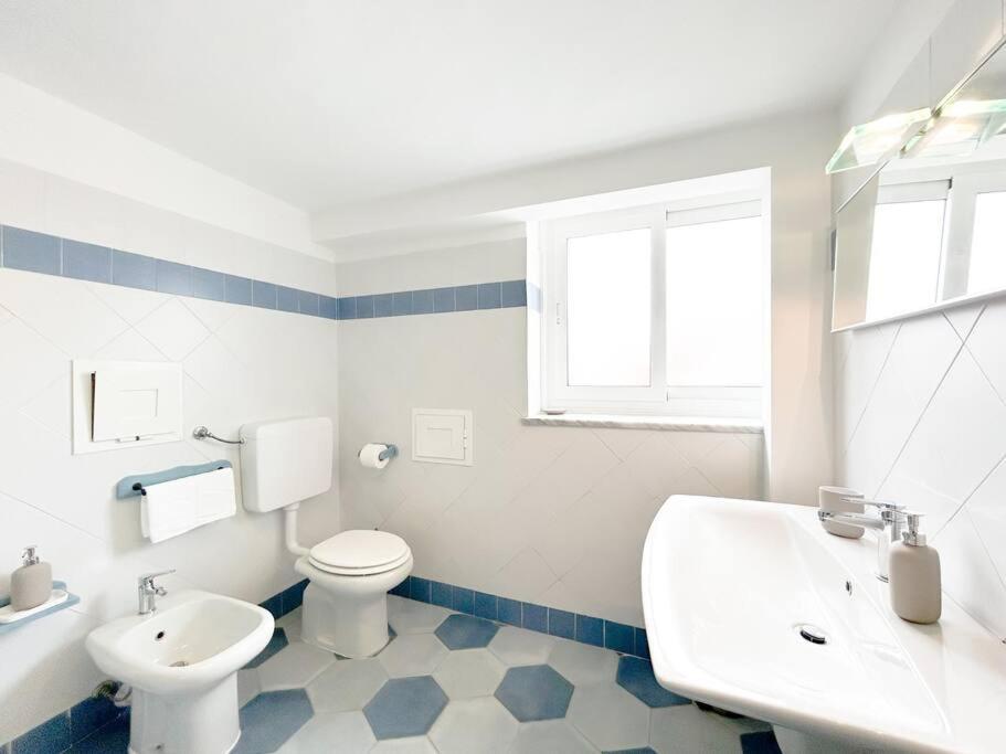 Elegante Mansarda 300Mt Dal Mare - Centro - Wifi Apartment Savona Exterior foto