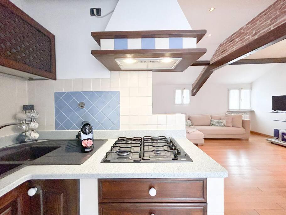 Elegante Mansarda 300Mt Dal Mare - Centro - Wifi Apartment Savona Exterior foto