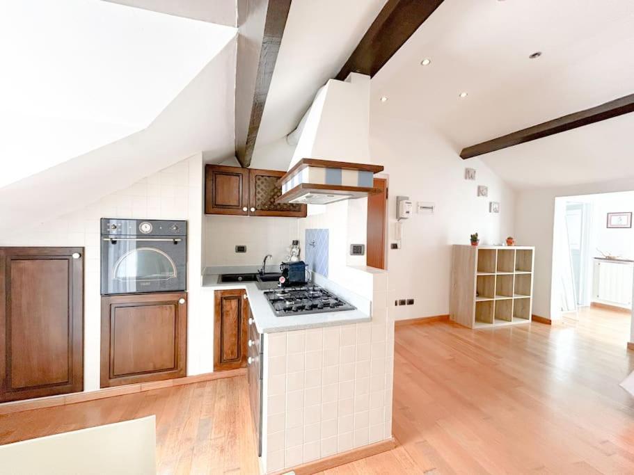 Elegante Mansarda 300Mt Dal Mare - Centro - Wifi Apartment Savona Exterior foto