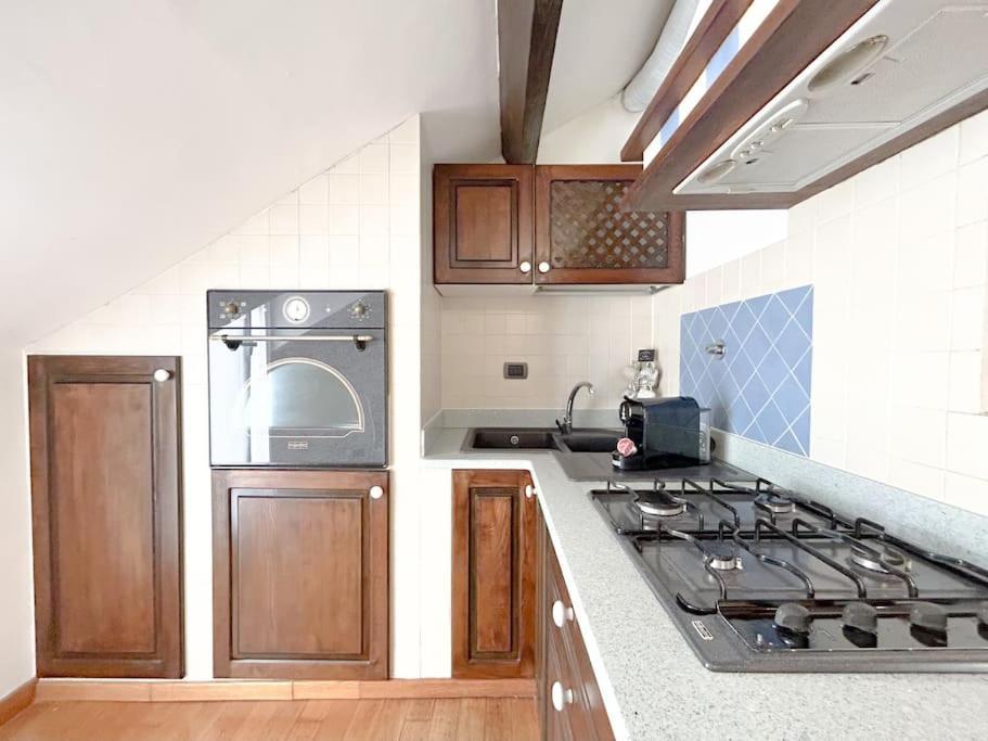 Elegante Mansarda 300Mt Dal Mare - Centro - Wifi Apartment Savona Exterior foto